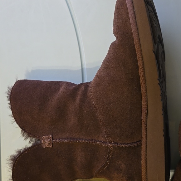 UGG - Picture 3 of 8